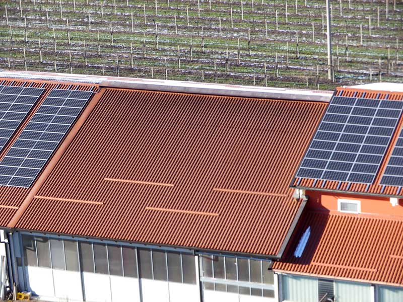 couverture de toit hangar industriel avec panneaux IsoCoppo Tek
